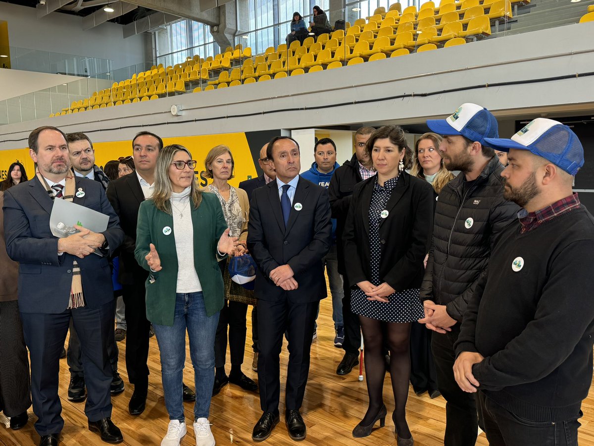 UNESCOSantiago's tweet photo. Hoy participamos en la presentación del Proyecto Trampolín del @MindepChile, realizado en el marco de la iniciativa de la UNESCO Fit for Life, con el apoyo de @AgendaCAF, el Comité Olímpico Internacional y el Comité Paralímpico de las Américas. 🧵👇 https://t.co/pYk5UZbxlX
