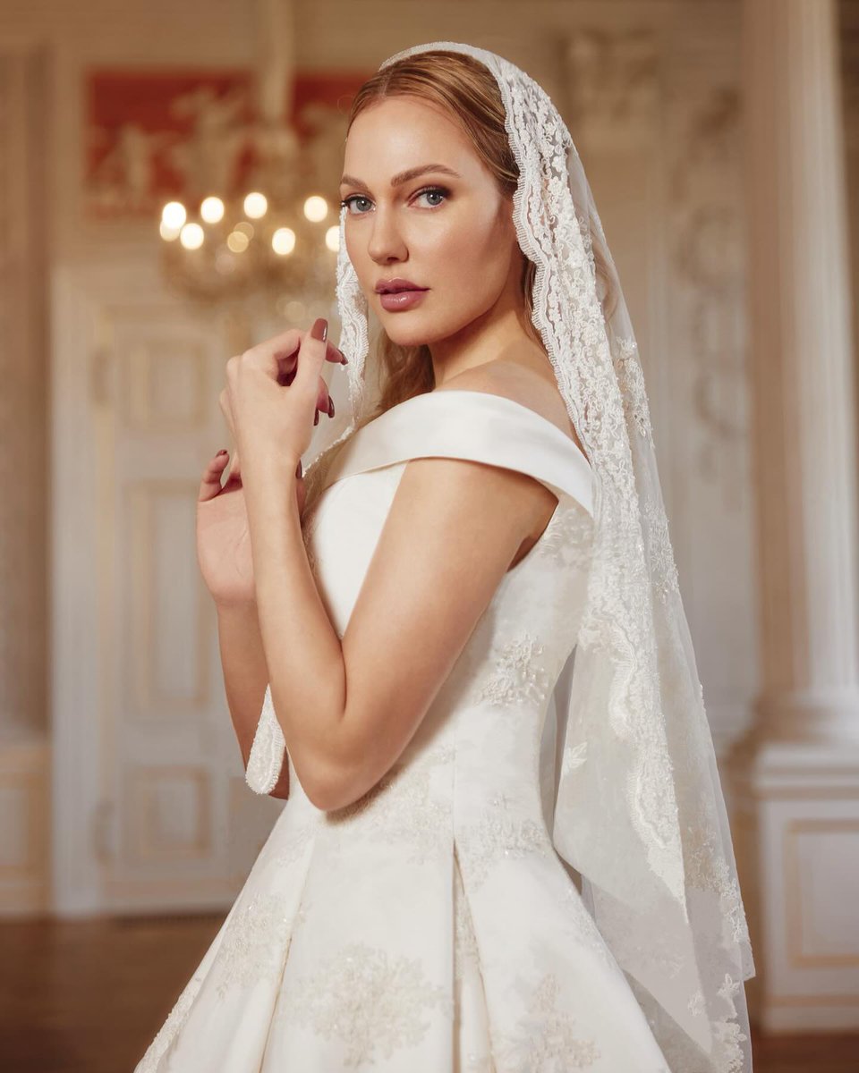 meryemuzerlied's tweet photo. Our beautiful bride Meryem Uzerli
Dress by @maison.novague
Picture taken from Instagram by maison.novague
#meryemuzerli #meryemuzerlimeryem #bestlook #bride #hürremsultan #meryemüzerli https://t.co/zawUavJMwq