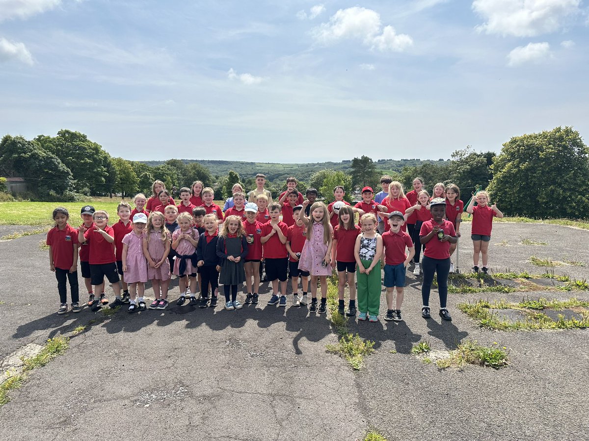 Hendrefoilan's tweet photo. The Summer Term House Party #hdfpfun #hdfphouseparty https://t.co/Wrx1ZPyrd5