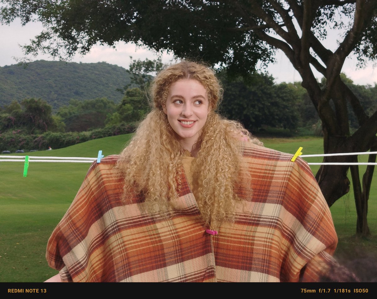 XiaomiBrasil's tweet image. De 1x com uma vibe linda🧥 até 3x em um retrato cheio de estilo 👧 com só um toque.

De cenários maravilhosos a closes incríveis, o #RedmiNote13 só cria #CenasIconicas!