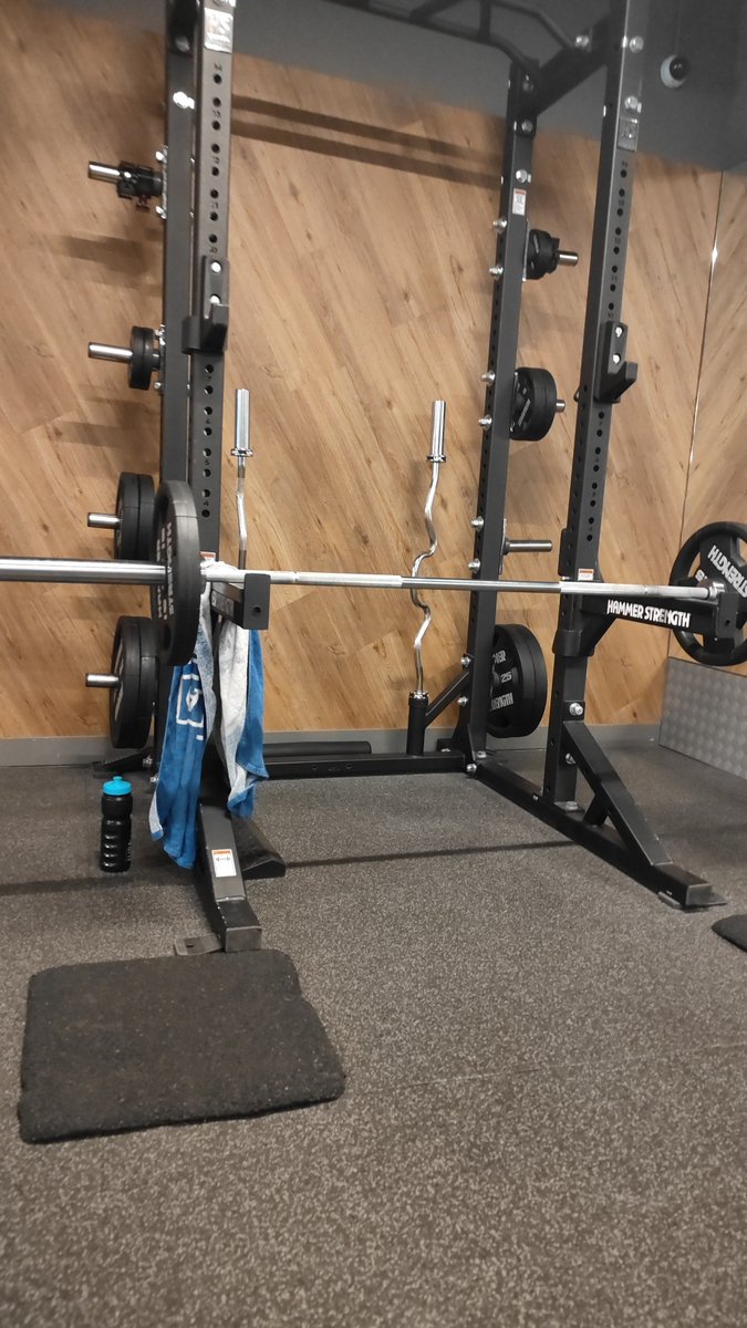 Dave76XXX's tweet image. Het wordt steeds gekker met #fitboydavey....dag 3 deze week dat ie aan zn #summerbody2027 aan het sleutelen is....wanne gek jong!!!! #changinglife #anytimefitness