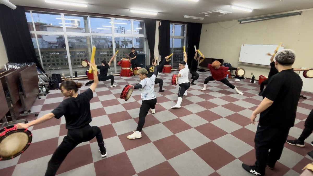 OnevexR's tweet photo. そして踊って、ちょこっと休憩して、、踊って、、、休憩して、、、、
隊形移動の練習も行いながら、踊りまくった1時間30分でした！ https://t.co/JrXWcTdesE