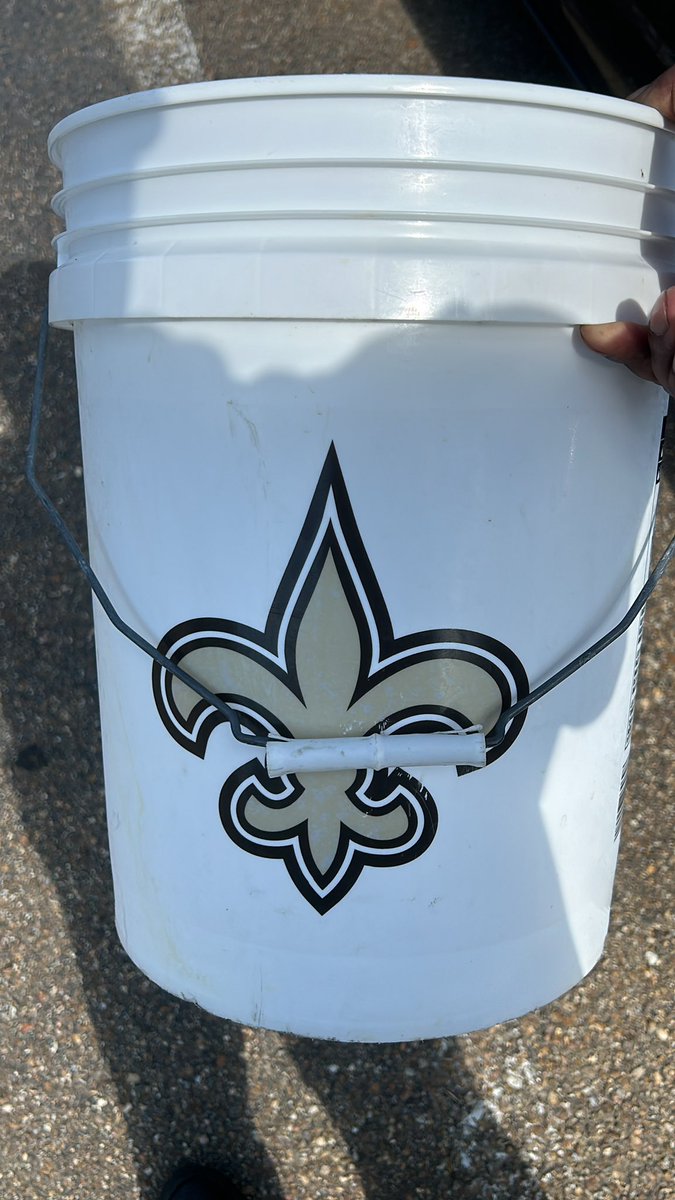 601cee's tweet photo. Is it football season yet #whodat #Saints https://t.co/RZMRunAkND