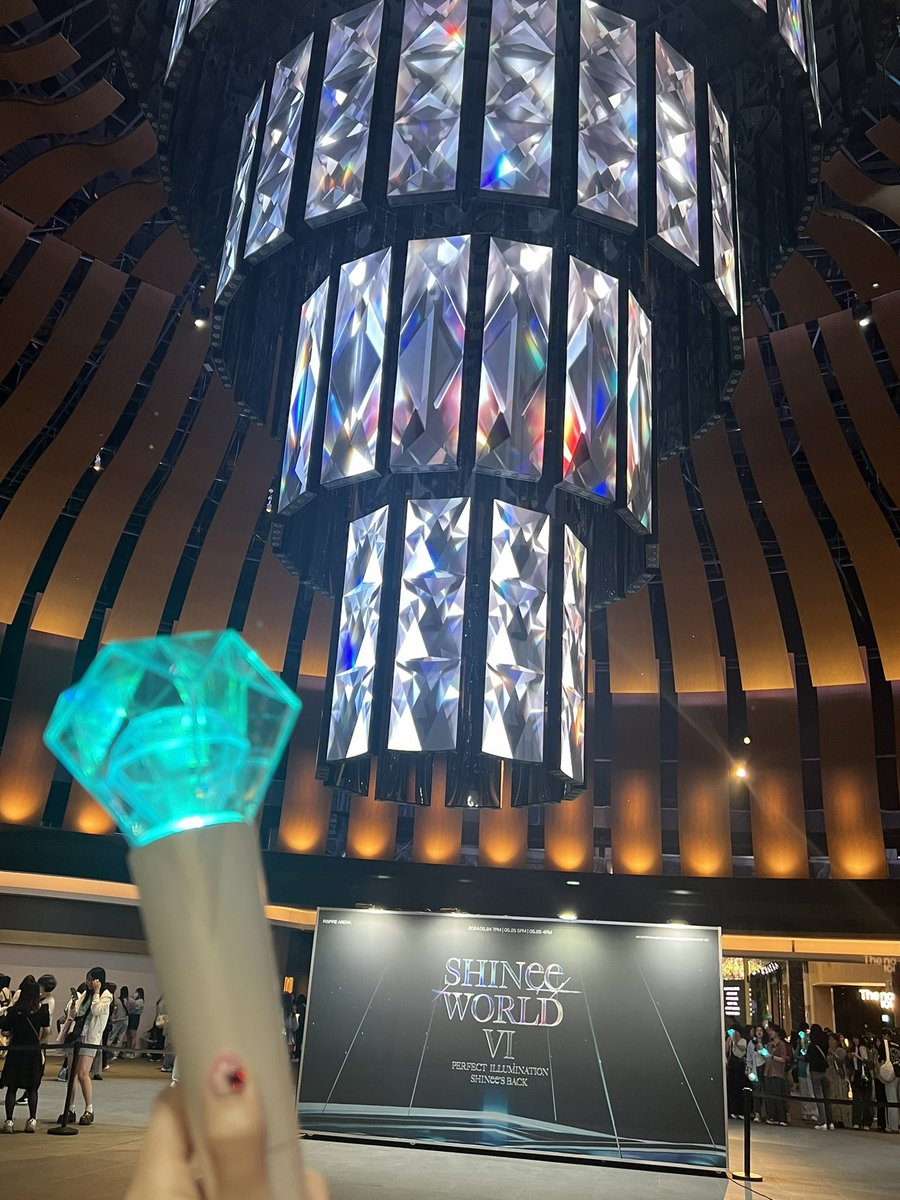 0807taemin's tweet photo. 0718🐣
#탬메이트는_언제나_태민이편 
#HappyTAEMINday https://t.co/KXl5oF41y6