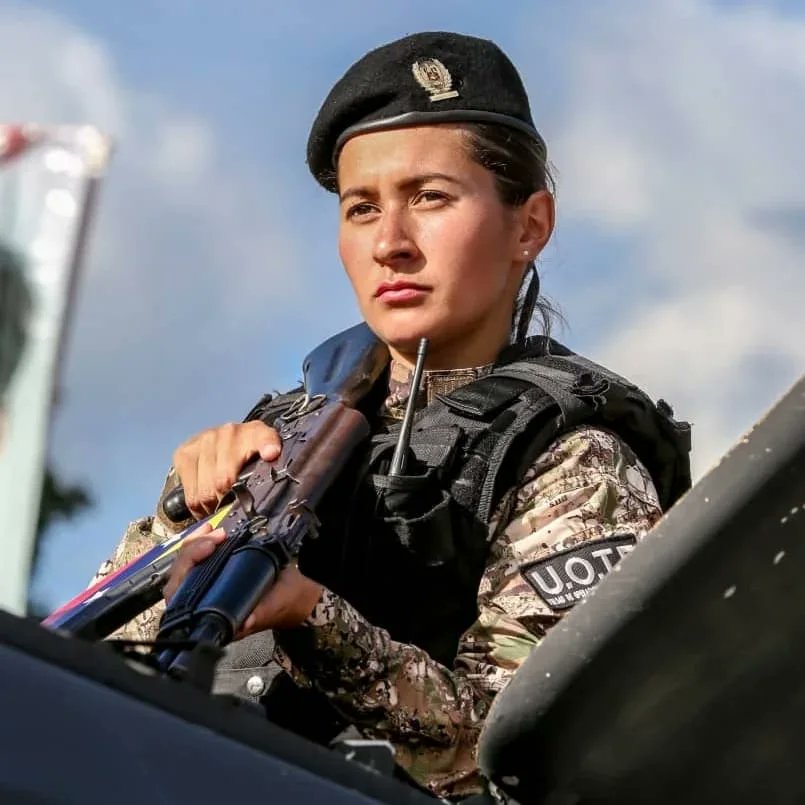 Venezuela cuenta una policía sólida para la defensa de la patria y la soberanía

#VenezuelaSegura
<a href="/nicolasmaduro/">Nicolás Maduro</a> 
@remigioceballosichaso 
<a href="/rubensantiagos_/">Rubén Darío Santiago Servigna</a> 
@migueldominguez08
<a href="/mijpvzla/">MPPRIJP</a>
<a href="/pnbvzla/">Cuerpo de Policía Nacional Bolivariana.</a>