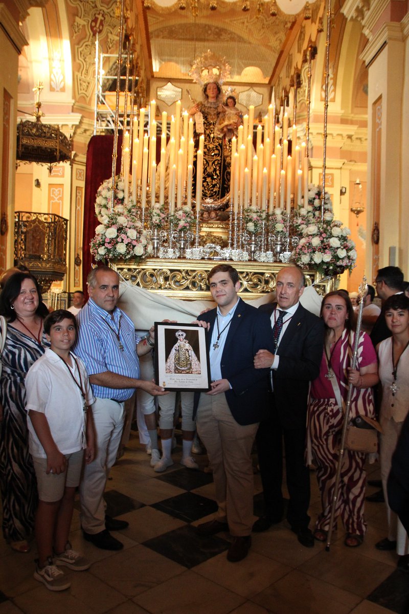 Desde estas líneas, el Grupo Joven y la Hermandad de San Antonio de Padua quieren agradecer a la querida Hermandad de la @misericordiaarahal por el precioso gesto que tuvieron ayer con el Grupo Joven de nuestra Hermandad, regalándonos un cuadro de Madre de Dios del Carmen.