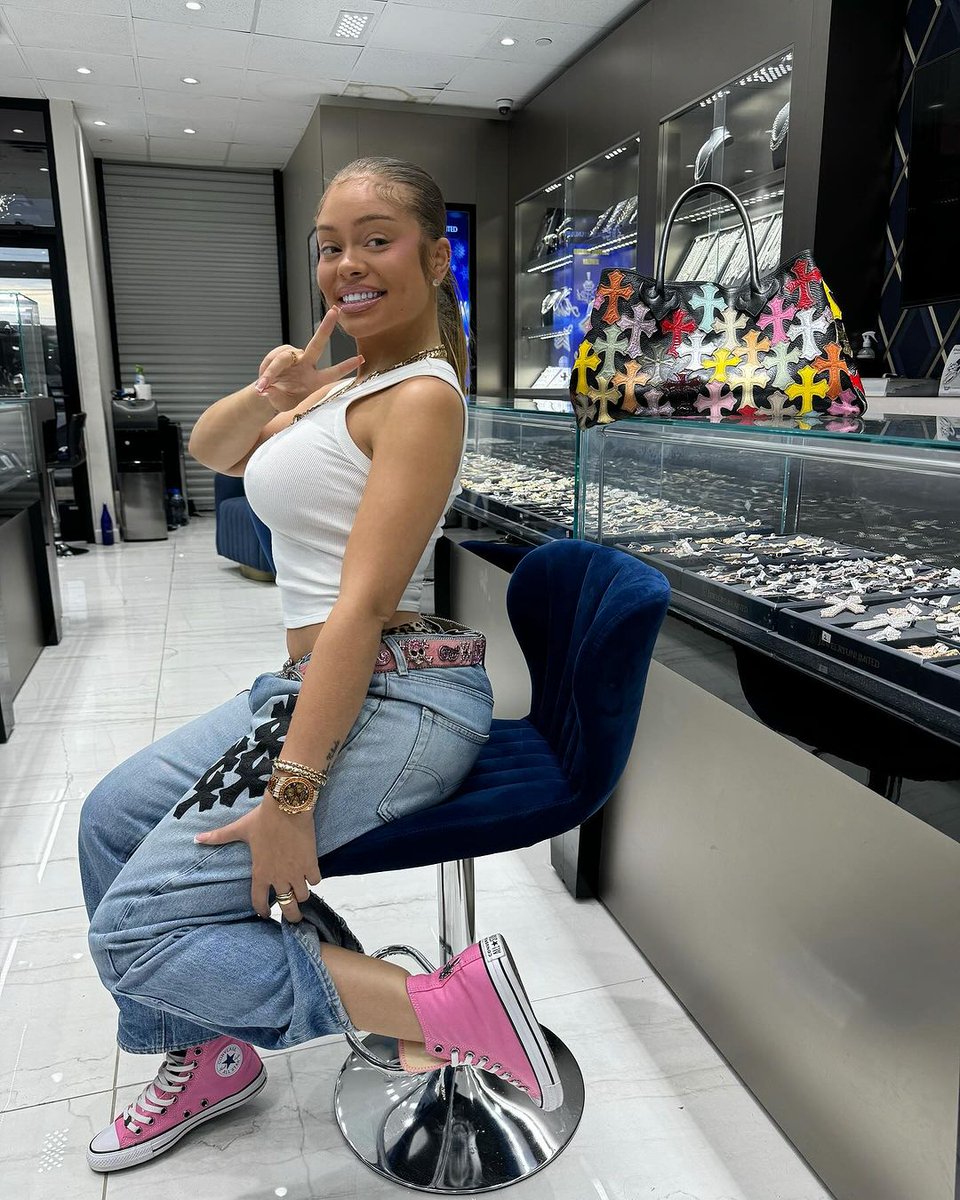 biglattogirll's tweet photo. #BIGLATTO #bigmama #PRETTY #thebiggest #Latto #LattoIsComing #jackpots #LattoBash https://t.co/noCh6qcsWt