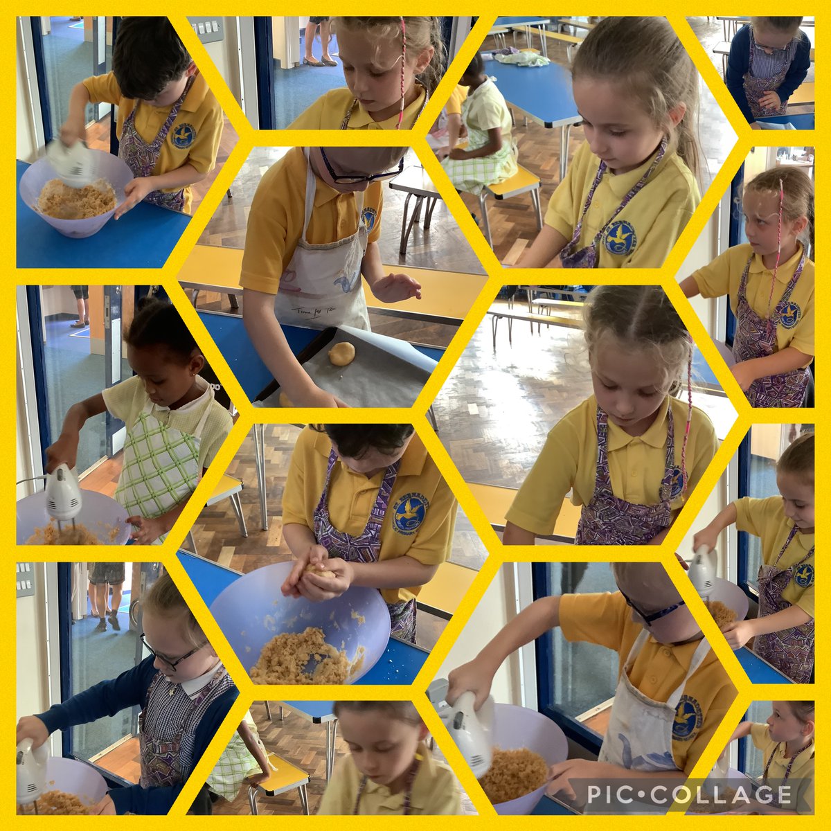 Last Karen's Cooking Club Session 2023/2024.
Today we made garlic bread, lasagne and peanut butter cookies. Well done.