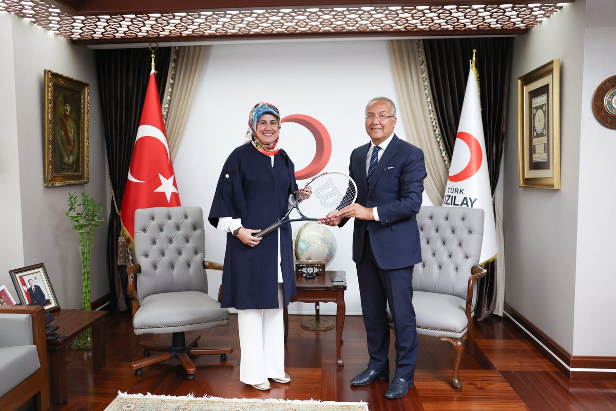 lexisnoirr's tweet photo. Türk Kızılay Genel Başkanı Prof. Dr. Sn. @FatmaMericYlmaz'ı makamında ziyaret ettim. Sn. Yılmaz ile görüşmemizde @Kizilay ve @TTForgtr arasında insani yardım ve farklı alanlarda gerçekleştireceğimiz  projelerle ilgili görüştük. Sn Yılmaz'a nazik ev sahipliği için teşekkür ederim. https://t.co/1t4N0g63qv