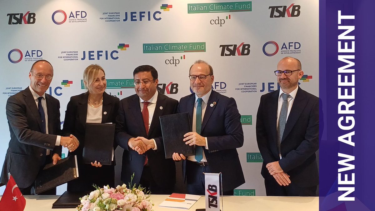 AFD_en 🇫🇷 🇪🇺 (@afd_en) on Twitter photo ✍️At the <a href="/IDFC_Network/">International Development Finance Club</a> steering committee meeting, <a href="/RiouxRemy/">Rémy Rioux</a> signed a new agreement with <a href="/TSKB_Turkiye/">TSKB</a>.
🤝Together with <a href="/GruppoCDP/">Cassa Depositi e Prestiti</a> under the #JEFIC framework we will support ecological and sustainable post-earthquake reconstruction in 🇹🇷.
🔎bit.ly/3Wb402Z ✍️At the <a href="/IDFC_Network/">International Development Finance Club</a> steering committee meeting, <a href="/RiouxRemy/">Rémy Rioux</a> signed a new agreement with <a href="/TSKB_Turkiye/">TSKB</a>.
🤝Together with <a href="/GruppoCDP/">Cassa Depositi e Prestiti</a> under the #JEFIC framework we will support ecological and sustainable post-earthquake reconstruction in 🇹🇷.
🔎bit.ly/3Wb402Z