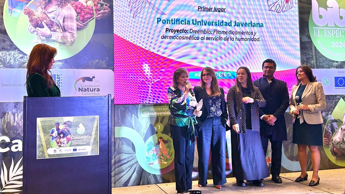 UniJaveriana's tweet image. La Javeriana ganó en los Premios @BIBOCol de @elespectador con el proyecto de Fitomedicamentos y dermocosmética al servicio de la humanidad, liderado por @PujCiencias y @dreembio. #PREMIOBIBO2024
🧵