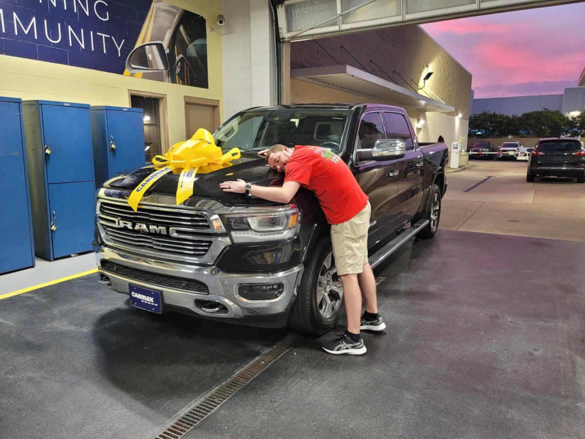 Willy_2Turnt's tweet photo. Oh yeah,I got a new truck! No more mom car for me. https://t.co/nS25rSK6bl