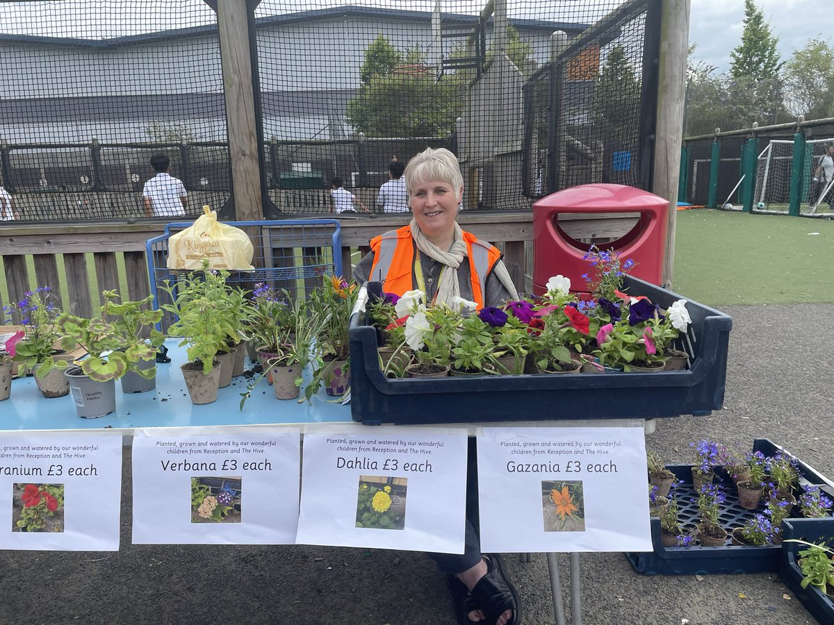 Greet Primary School (@greetprimary) on Twitter photo 💙 THANK YOU to our wonderful staff team for running stalls at the Summer Fair 💙 they worked in their new year group teams to have some early team bonding time ahead of September #GreetIsGreat #team_work <a href="/trust_create/">Create Partnership Trust</a> 💙 THANK YOU to our wonderful staff team for running stalls at the Summer Fair 💙 they worked in their new year group teams to have some early team bonding time ahead of September #GreetIsGreat #team_work <a href="/trust_create/">Create Partnership Trust</a>
