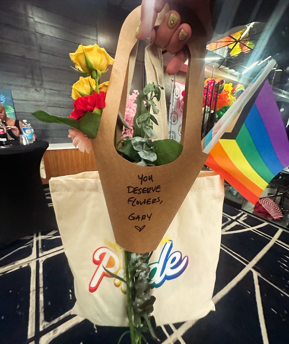 ecuariqu3no's tweet photo. You deserve flowers, Gary. π π¦
#NewarkPride #HigherEdJunkie #QueerLatinx #Educator #HigherEducation #NewYorker #SelfCare #BabySteps #PhDToBe #Destiny #SelfLove #Dream https://t.co/IXb3OZEMYr