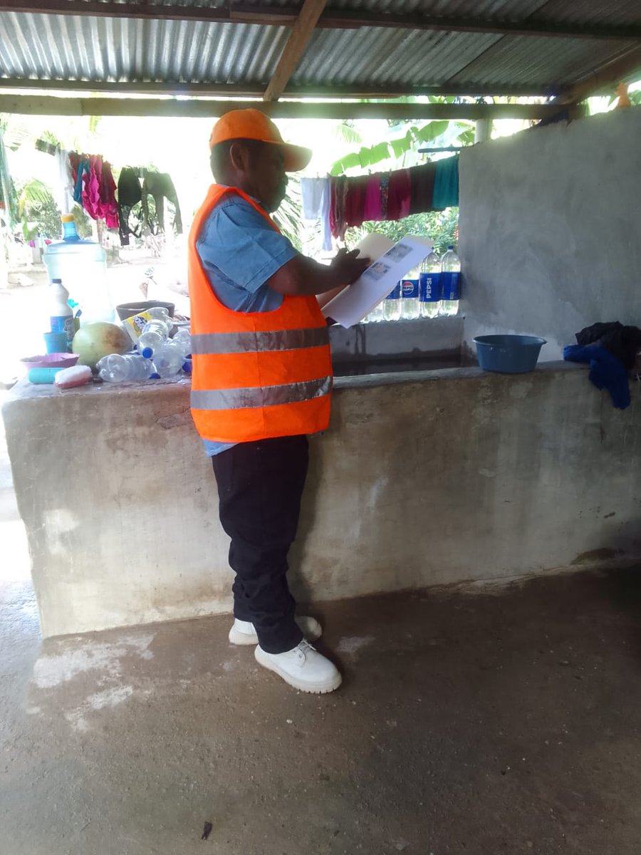 En Colón:

Continuamos firmes en el combate al zancudo transmisor del #Dengue, con la aplicación de BTI y fumigación casa por casa, en los municipios de Bonito Oriental, Trujillo y Limón, en seguimiento a instrucciones del ministro <a href="/JoseJorgeFortin/">José Jorge Fortín Aguilar</a>, #ElDengueMata.