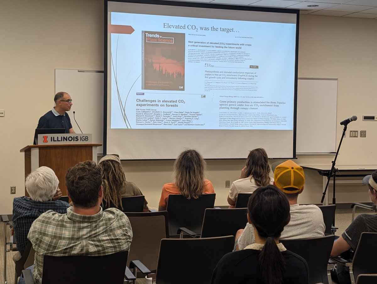 Today, <a href="/CalfapietraLab/">CalfapietraLab</a> was at <a href="/IGBIllinois/">Genomic Biology</a>! He presented ‘New perspectives for research on #biodiversity &amp; #climatechange influenced by innovative initiatives in Italy &amp; Europe.” The seminar started some great conversations and gave our researchers new ways to look at their work.