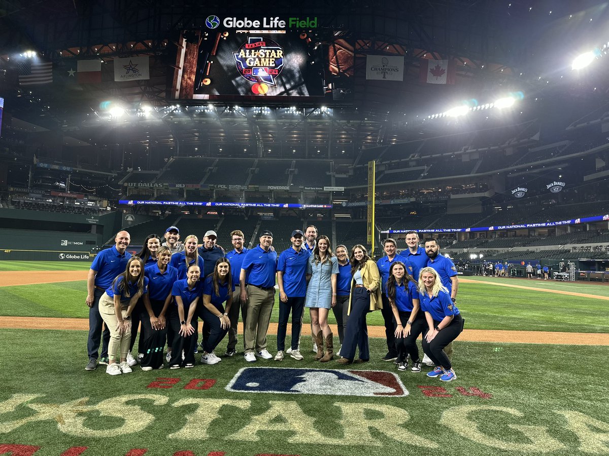 CLDHeavy's tweet photo. There’s 1000 more people I would include in this picture if I could have. So blessed, so thankful, God is good and He answers.  What a week. We hope you enjoyed the show! https://t.co/ecjuQOgLgj