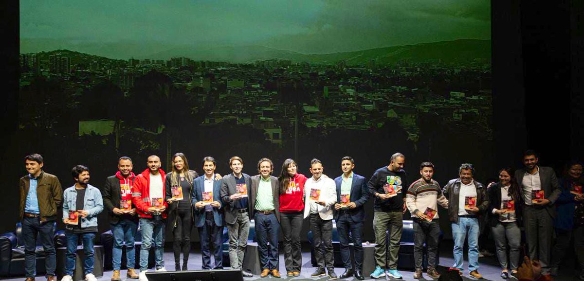A todos y todas las alcaldesas que nos acompañaron durante todo nuestro gobierno un agradecimiento y reconocimiento especial.

Mañana termina el mandato de los últimos. 

Ustedes fueron el motor local para sacar adelante proyectos maravillosos.

Fue un honor estar a su lado.