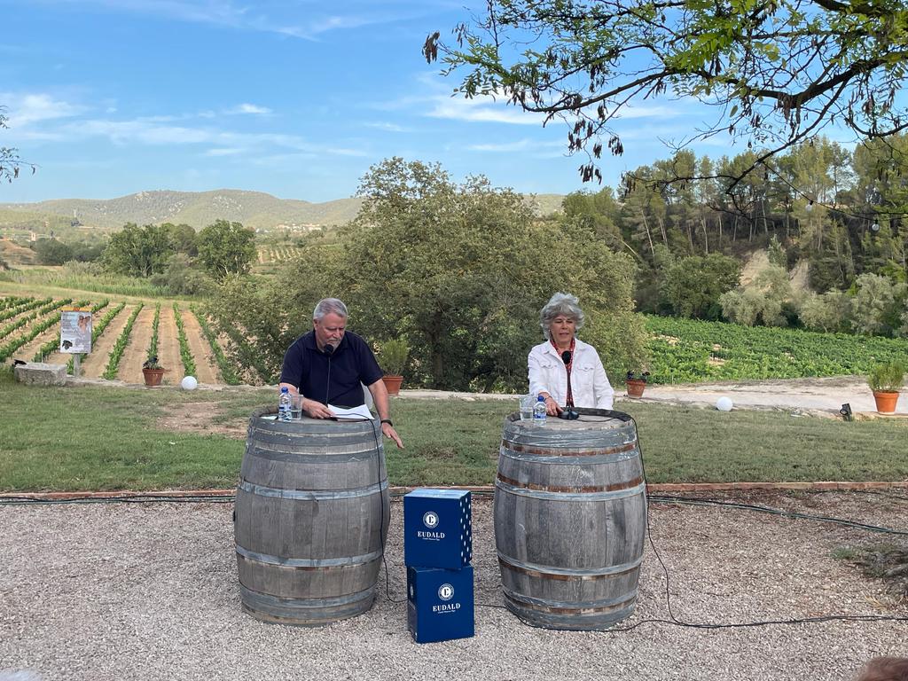 RTV Vilafranca (@rtvvilafranca) on Twitter photo El celler <a href="/EudaldMassana/">Celler Eudald Massana</a> ha acollit la tercera sessió de les Tertúlies d'estiu als cellers.
L' antropòloga i escriptora María Belmonte ha conversat amb el periodista i director d'<a href="/rtvvilafranca/">RTV Vilafranca</a>, Sergi Anson, sobre el seu darrer llibre 'El murmullo del agua'. El celler <a href="/EudaldMassana/">Celler Eudald Massana</a> ha acollit la tercera sessió de les Tertúlies d'estiu als cellers.
L' antropòloga i escriptora María Belmonte ha conversat amb el periodista i director d'<a href="/rtvvilafranca/">RTV Vilafranca</a>, Sergi Anson, sobre el seu darrer llibre 'El murmullo del agua'.