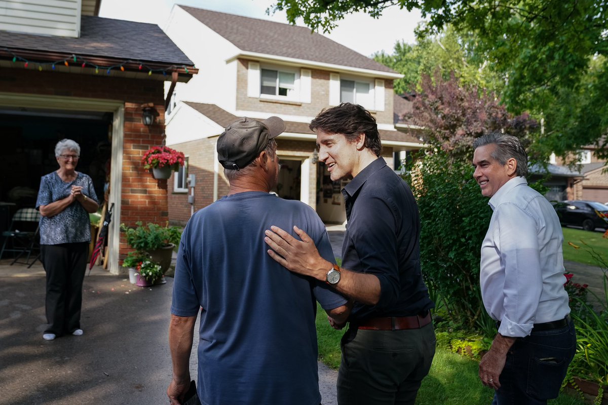 TimLouisKitCon's tweet photo. Wonderful to welcome the Prime Minister to Kitchener-Conestoga to hear from folks.

I’m proud to live in a country where our leader walks with me through neighbourhoods, knocks on doors &amp; hears what’s important to Canadians—from Canadians.

Thanks for visiting, @JustinTrudeau! https://t.co/p3I9eo8opO