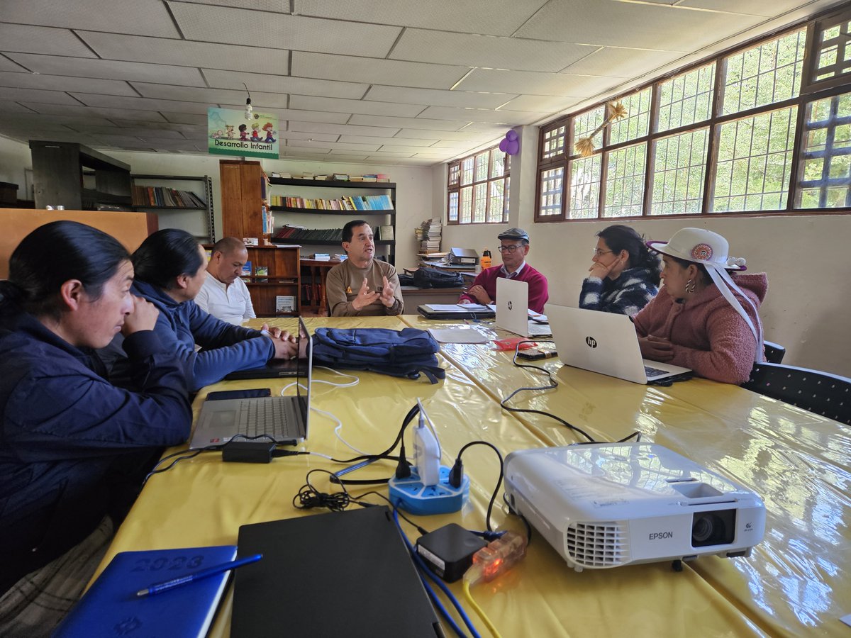 Los miembros de la Comisión Salud y Seguridad recibieron la capacitación sobre el modelo de gestión para emergencias del sistema de educación superior, misma que fue impartida por el Ing. Paúl Sánchez, delegado de la Universidad Estatal de Bolívar <a href="/Dan_Fajardo_Ch/">Daniel Fajardo Ch</a> <a href="/GUSTAVOFER56096/">GUSTAVO SANCHEZ</a>