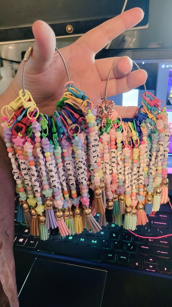 prttybbybun's tweet photo. If anyone is going to ATEEZ D1&amp;2 in ATL. I will have freebies for trade &amp; silver stars to hand out!!!! I'll be somewhere in VIP2 line D1 and regular seating D2. 🫶🫶🫶 

#ATEEZ 
#HwaStarProject 
#TOWARDS_THE_LIGHT 
#ATEEZinDeluth 
#ATINY https://t.co/C6nSOko5YM