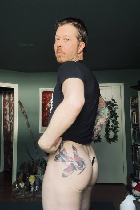 Damn I found another one. My friend gave me a few and I forgot I had them. It&rsquo;s like Victoria&rsquo;s Secret