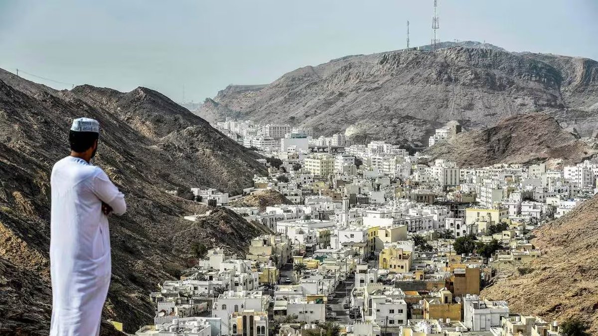 AlgeriaFuture's tweet photo. ℹ️ « L’Algérie condamne dans les termes les plus fermes de condamnation et de dénonciation l’ignoble attentat terroriste commis près de la mosquée Imam Ali dans la capitale omanaise, Mascate », 
lit-on dans un communiqué du ministère des Affaires étrangères. https://t.co/sV1fCPSTnz