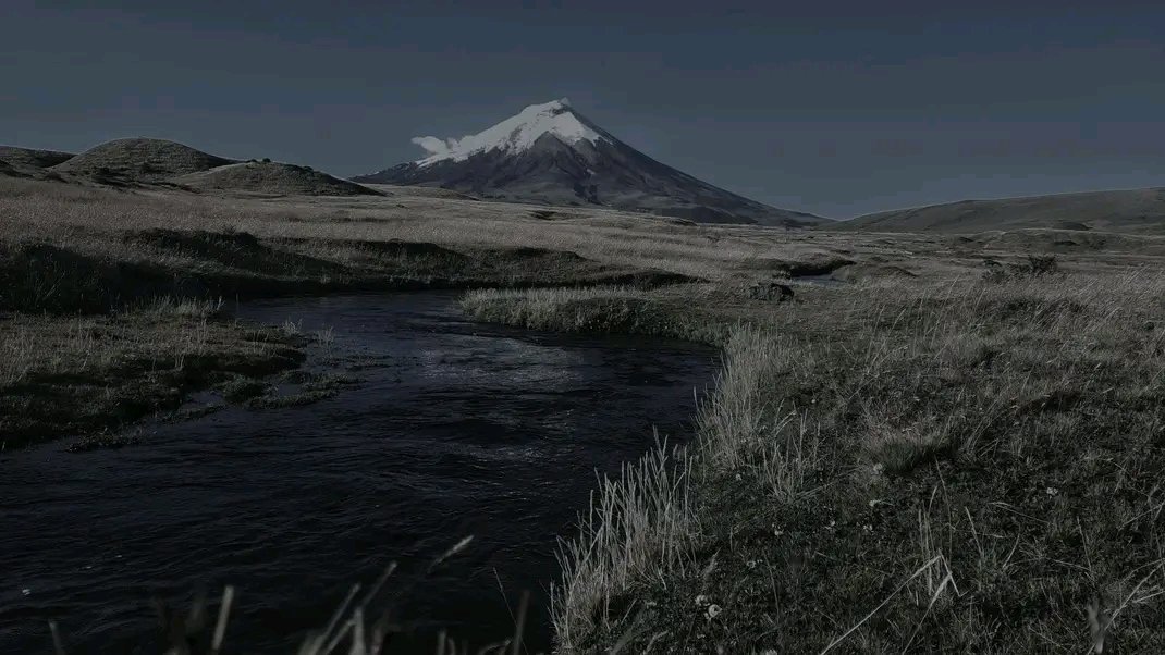 LuisDia04141689's tweet photo. #Cotopaxi y sus lagunitas azules. https://t.co/McZgvCHzyH