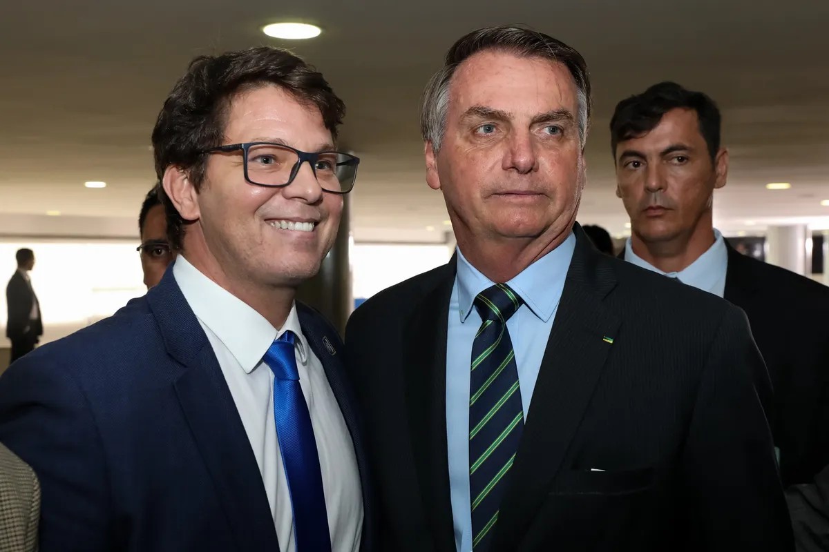 🚨URGENTE: O Deputado Federal Túlio Gadelha (REDE-PE) pediu à PGR uma investigação contra Mário Frias (PL-SP) pela utilização de DINHEIRO PÚBLICO para a produção de um filme sobre Jair Bolsonaro (PL). Com isso, Mário Frias pode ser cassado em um futuro bem próximo. Por favor,