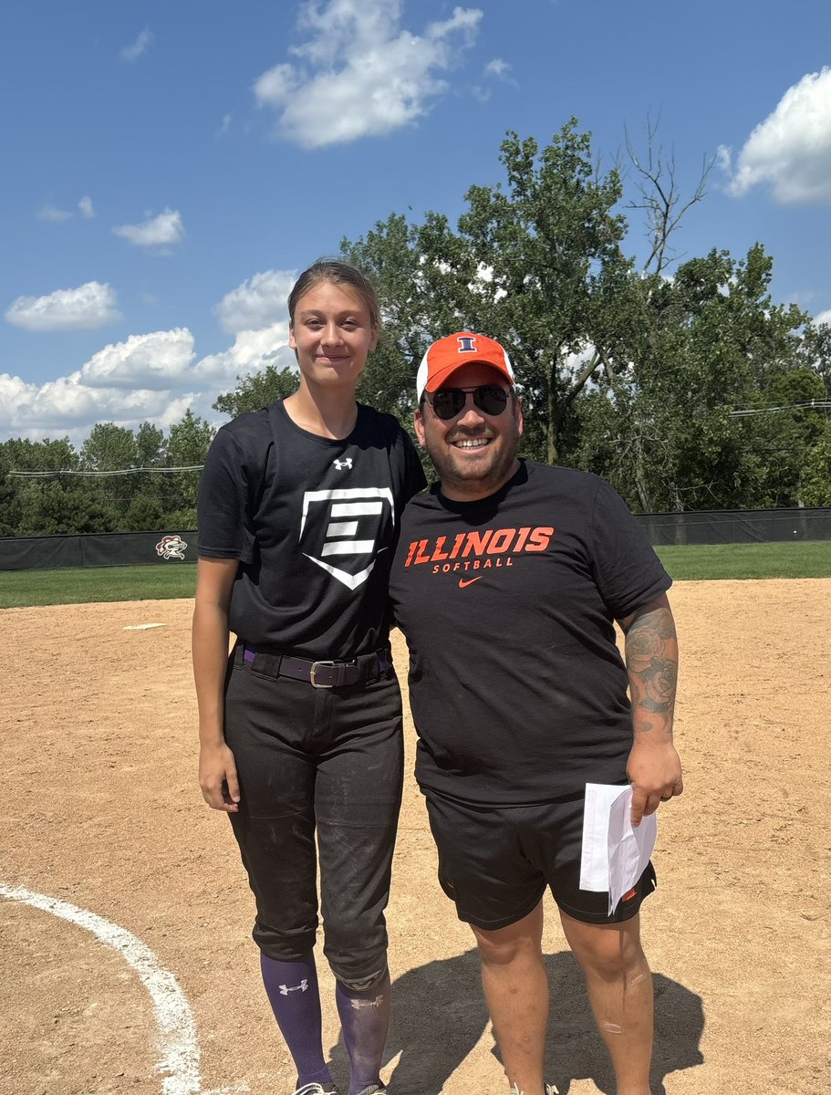 Lillyroberts08's tweet photo. Thank you to the University of Illinois for an amazing camp! I was challenged and put in uncomfortable positions but it made me such a better player! Thank you to all the coaches for their amazing tips and encouragement. @Extreme16UCM @IlliniSB https://t.co/VKWxhN3SDn