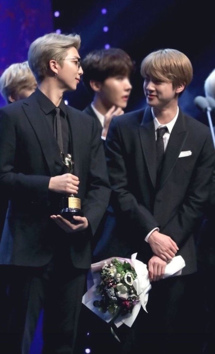 gallerynamjin's tweet photo. 💐 https://t.co/TcubNq40SV