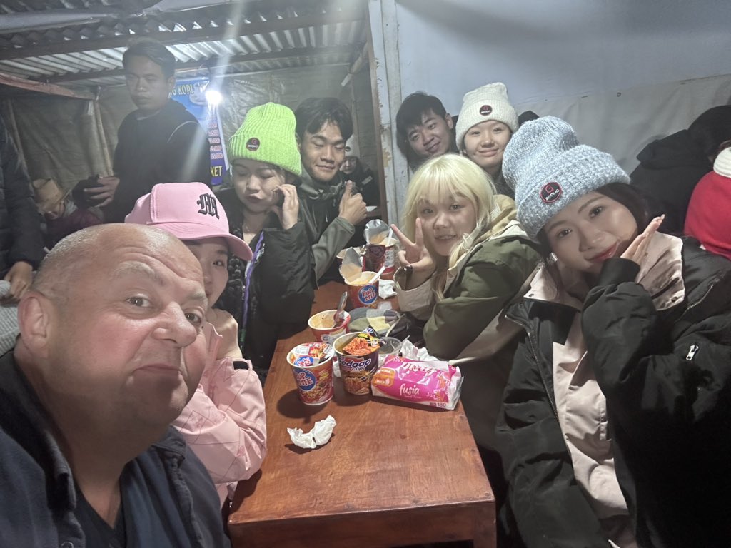 JeroenStars's tweet photo. 和我的中国朋友去布罗莫火山 https://t.co/r3xJ3Q8NQz