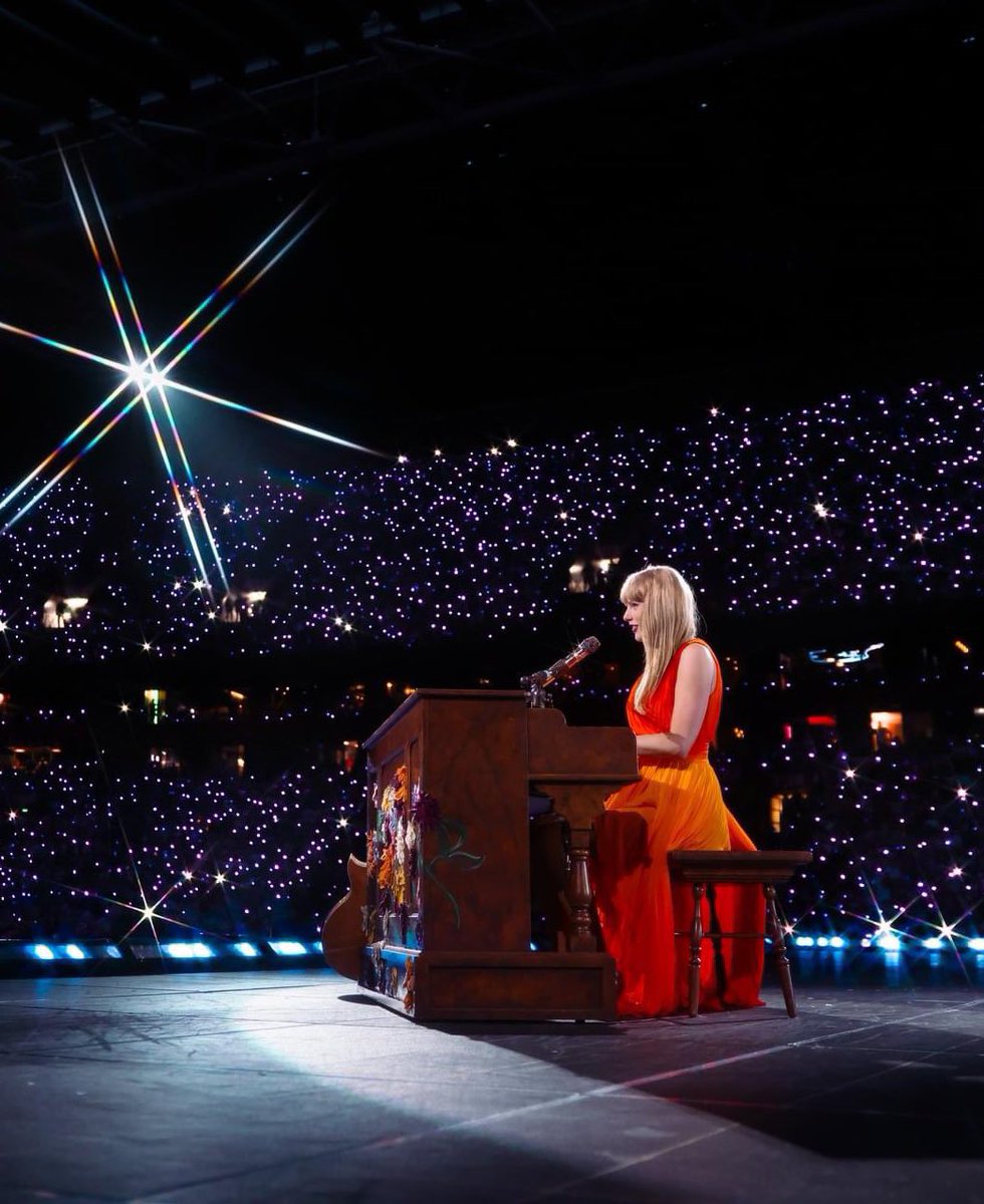 taylorswiftbr's tweet image. WE’D STILL WORSHIP THIS LOVE EVEN IF THEY CALL ME A SLUT, EVEN IF IT’S A FALSE GOD…