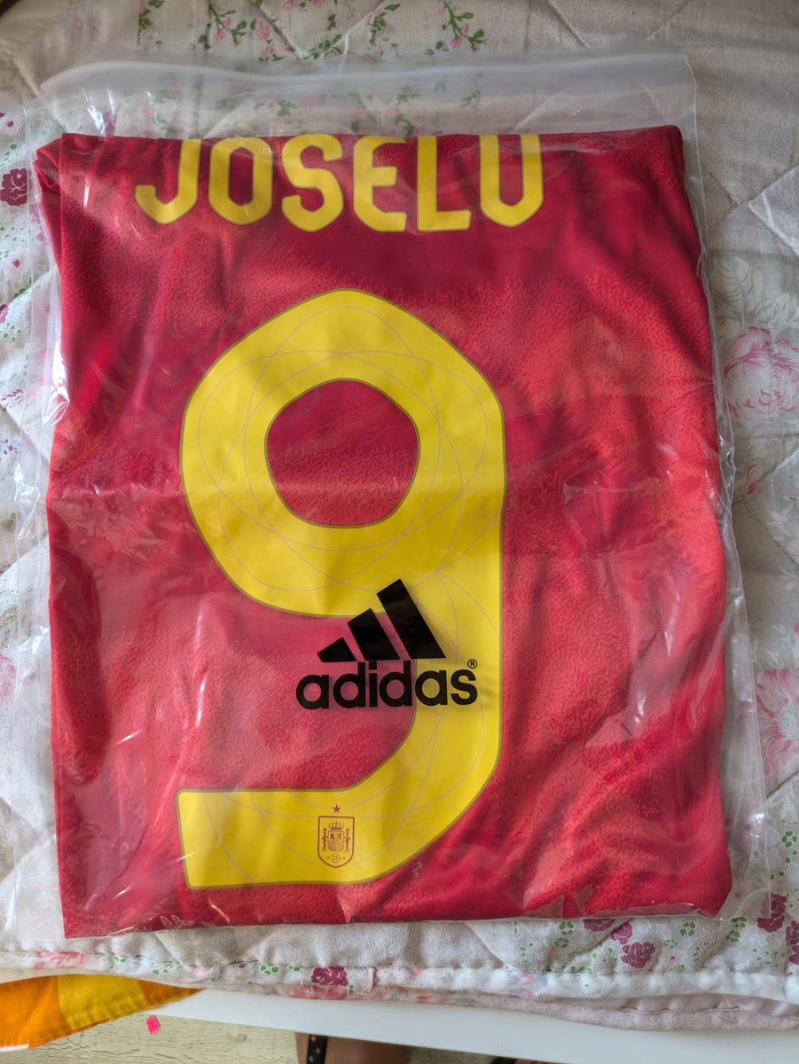 Muchísimas gracias a <a href="/ViictoreF1/">Viictore</a> y a <a href="/DeporteParaiso/">Paraiso del Deporte</a> por esta pedazo camiseta!!

Llegó ayer pero no tuve tiempo para publicar un tweet.

Repito, muchísimas gracias!! ❤️