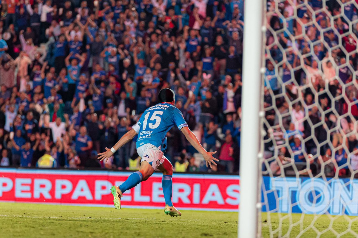 Unas fotos que tomé ayer en el partido del <a href="/CruzAzul/">CRUZ AZUL</a> 📸💙❤️ 

#CruzAzul #LigaMX #LigaBBVAMX 

Síganme en el insta allá subo más YAAELPH