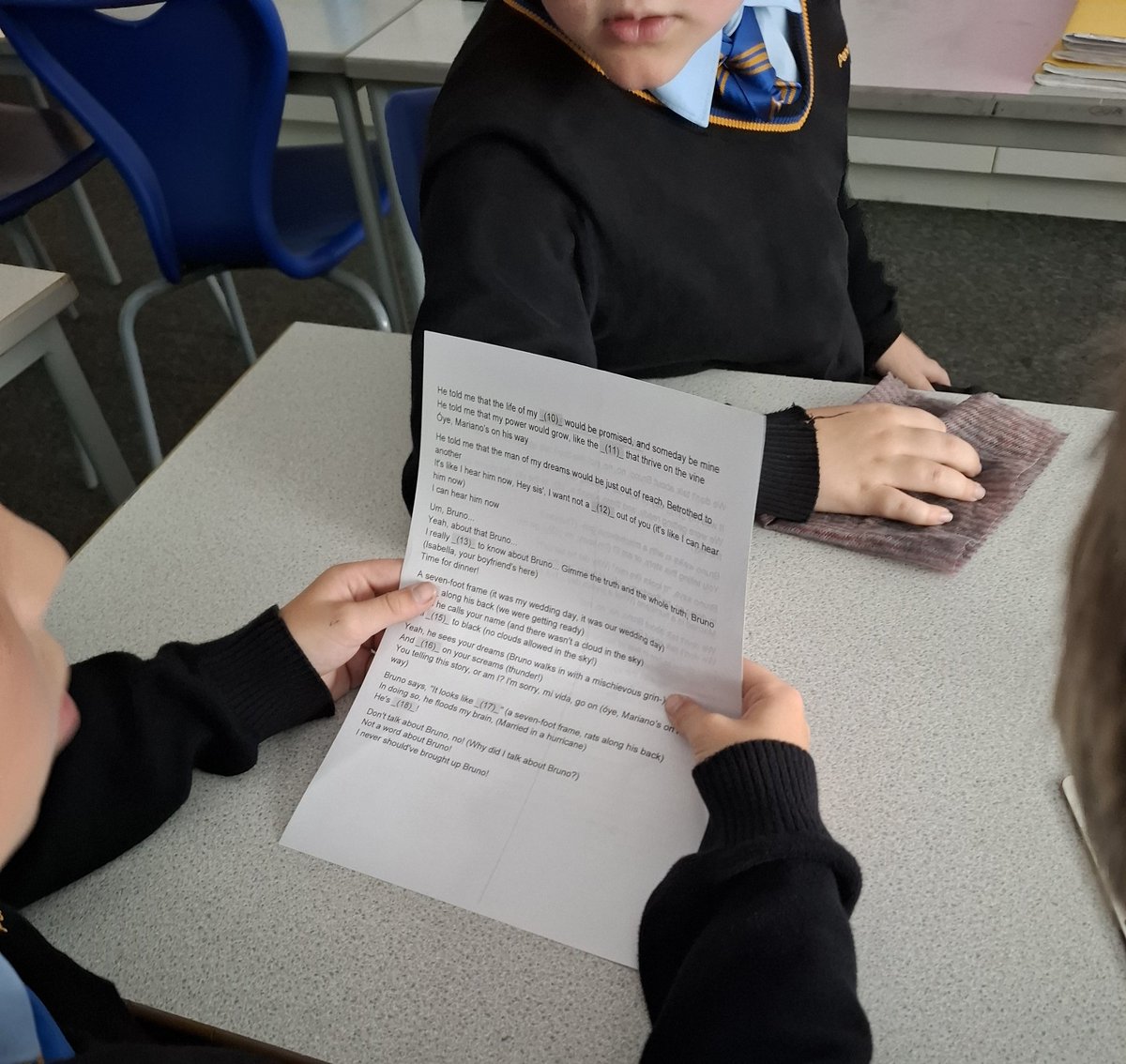 pentrelanguages's tweet image. How do you make sure that pupils leave their last Year 7 Spanish lesson on a high, with smiles on their faces?? With a whole class #Encanto gap-fill singalong, of course! 🇨🇴🎤🎶🦋 #Spanish #español #lafamiliamadrigal #bruno #nosehabladebruno @EncantoMovie
