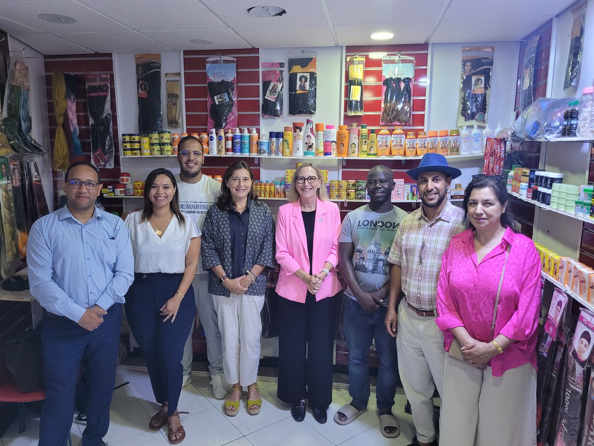 ONUMaroc's tweet photo. Belle success story à #Oujda avec la visite de la boutique d’un réfugié ivoirien, bénéficiaire d'un programme d’autonomisation des jeunes réfugiés mis en œuvre par @UNHCRMaroc en partenariat avec l'#AMAPPE (Ass.marocaine d'appui à la promotion de la PME). https://t.co/toNHU5gXiy