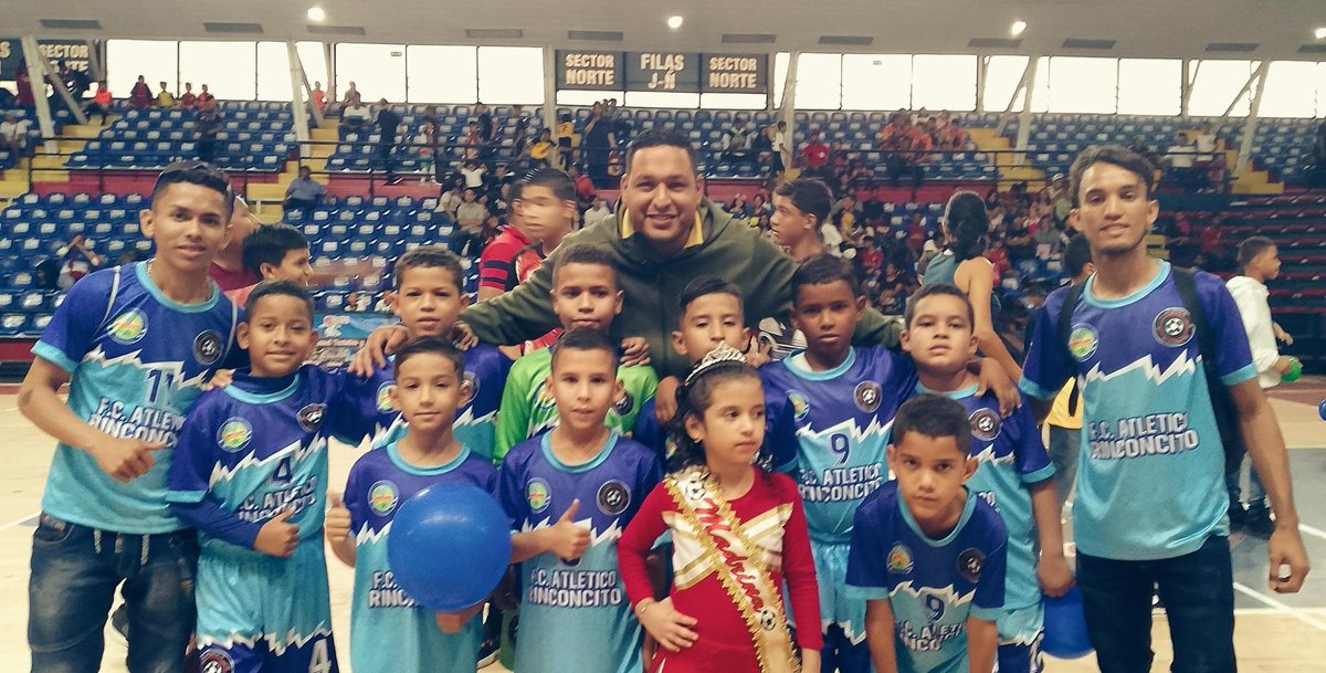 Arrancó Municipal de fútbol de salón

Este miércoles 17 de Julio inició el campeonato municipal de fútbol de salón en el Gimnasio Hermanas González de Puerto Ordaz.