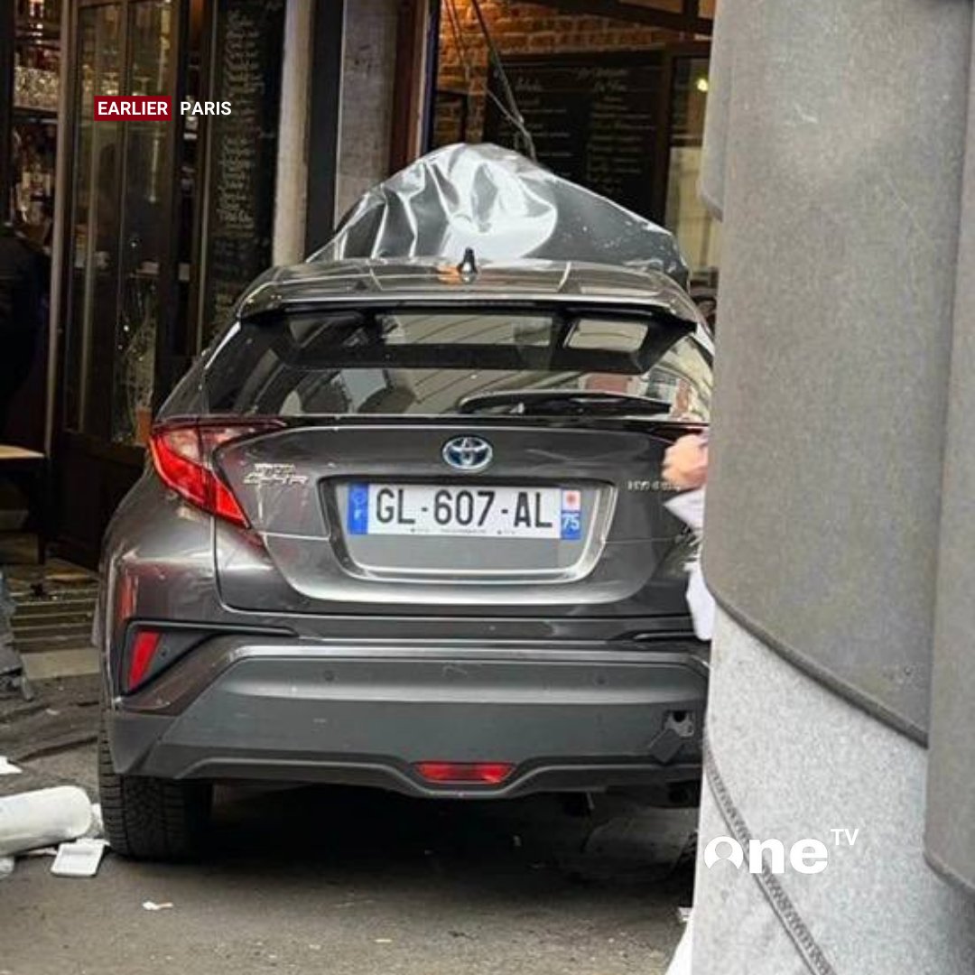 IAPNews's tweet photo. 1 person dead, 3 critically injured after a car plowed into people on a terrace of the Le Ramus Restaurant on the 20th arrondissement of Paris

2 suspects fled the car after the crash - One of them has been arrested with a screening test showing alcohol and drug consumption https://t.co/QCFdmsGY3c