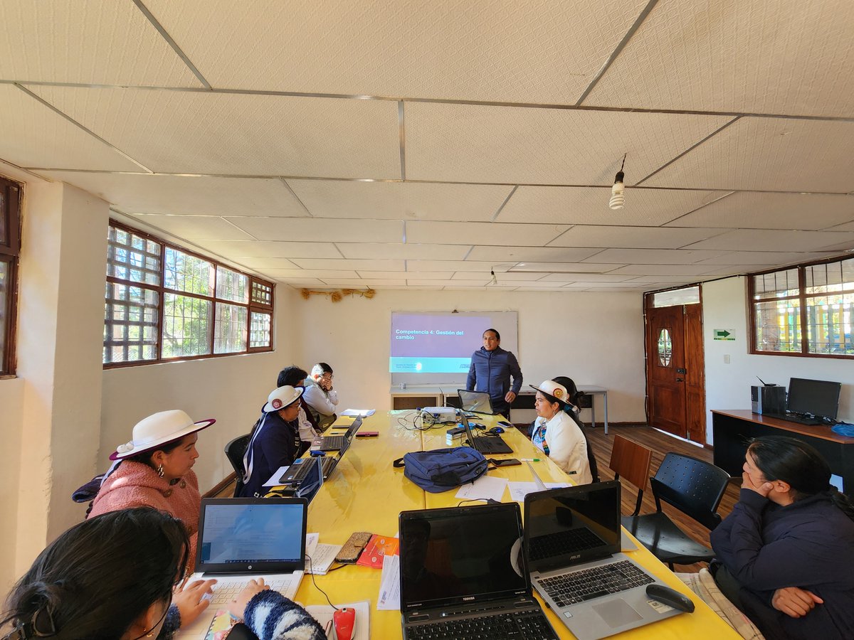 El personal docente y administrativo de la institución participó activamente de la réplica de los cursos: Liderazgo y gestión de equipos, Competencias docentes y diseño de materiales didácticos para la educación en línea.
<a href="/Dan_Fajardo_Ch/">Daniel Fajardo Ch</a> <a href="/GUSTAVOFER56096/">GUSTAVO SANCHEZ</a> #ElNuevoEcuadorResuelve