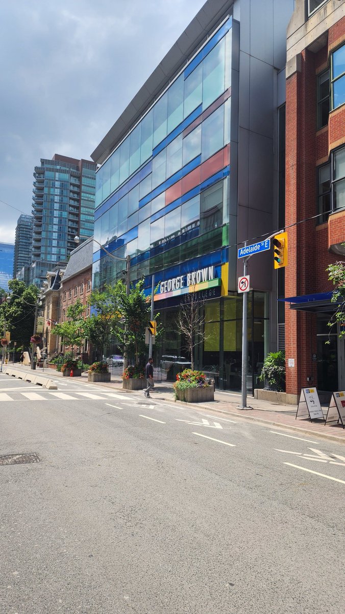 #StKitts and #Nevis continues its efforts to transition into a sustainable island state through diplomatic collaboration across Canada. Today, HC Berridge and President Dr. <a href="/GervanFearon/">Gervan Fearon</a> of @GBCollege expanded the partnership to build resilient and sustainable communities.