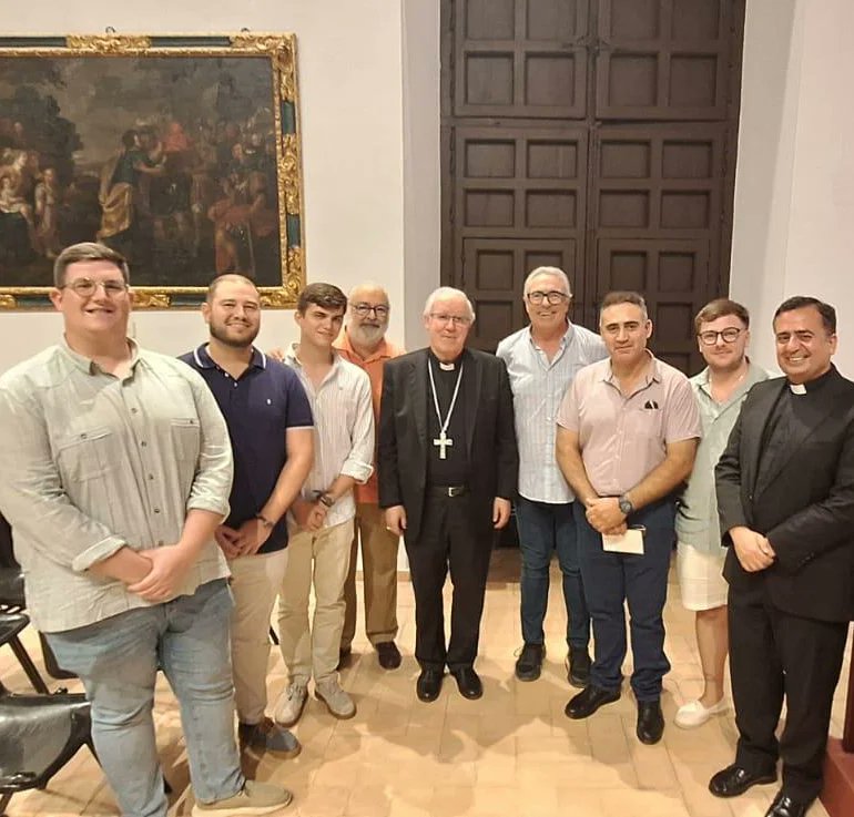 Nuestra hermandad ha estado presente en el encuentro de secretarios y comunicadores de las hermandades de Sevilla para difundir el II Encuentro Internacional de Hermandades y Piedad Popular <a href="/archisevilla/">Archisevilla</a> <a href="/ArzobispoSaiz/">José Ángel Saiz Meneses</a>
