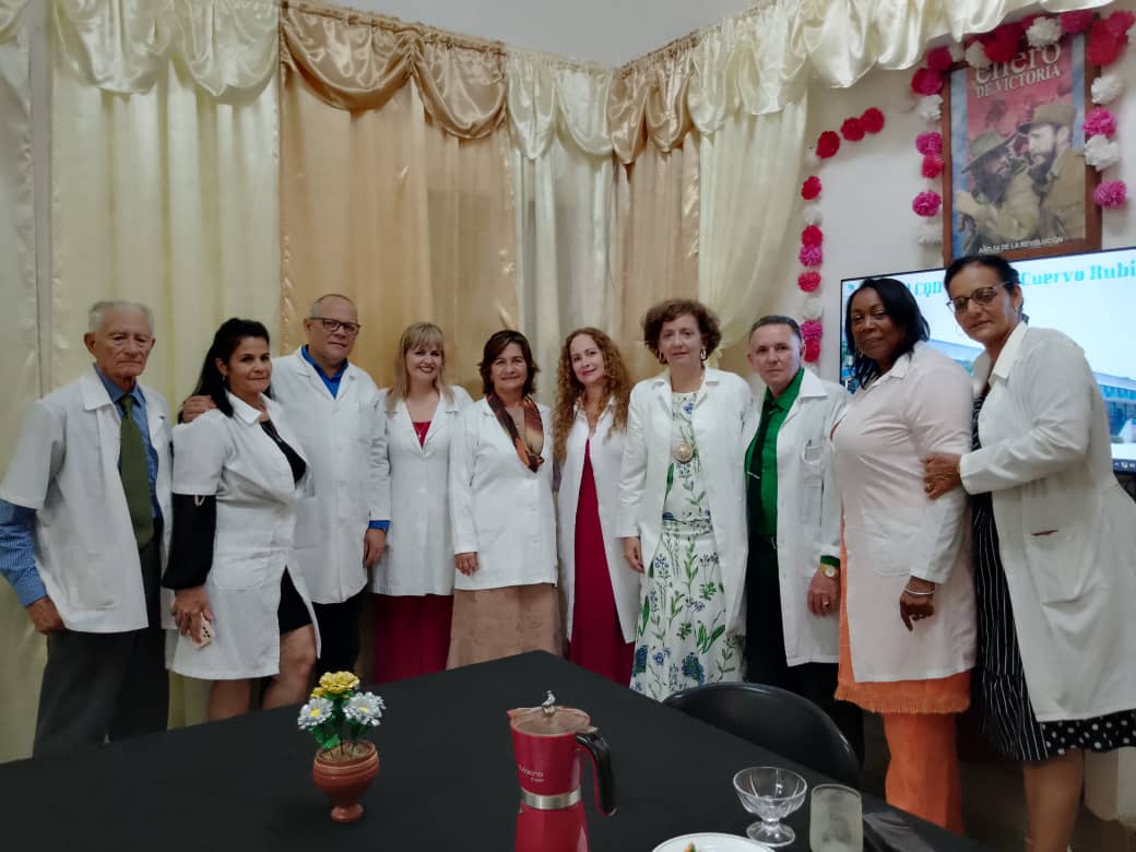 Orgullo para el <a href="/ClinicoLeon/">Hospital Clínico-Quirúrgico Dr. León Cuervo Rubio</a> de #PinardelRío, en la tarde de hoy se categorizaron las Doctoras Nora, Gladys, Maribel, Ivett y Keila, con la categoría de Profesoras Titulares. A estas excelentes profesionales ¡Muchas Felicidades!.
#CubaPorLaVida
#PinarXNuevasVictorias