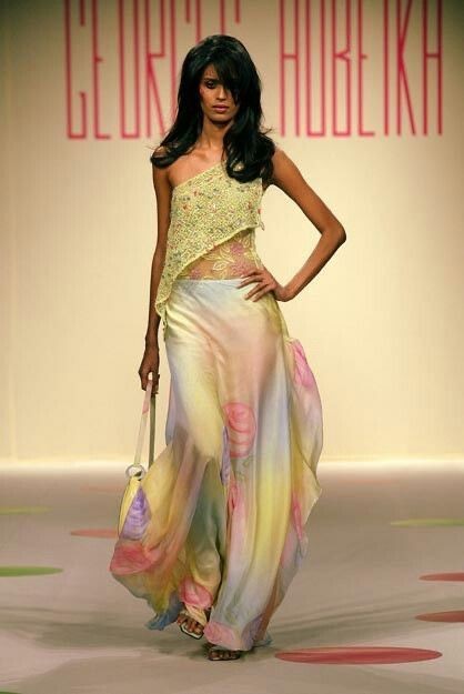 saintdemie's tweet photo. georges hobeika couture ss03 ‧₊˚𑁍༉‧₊˚. https://t.co/iOe8vZtPPL