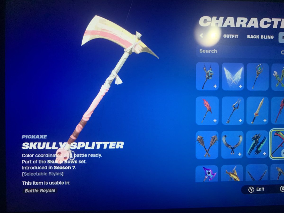 Angel36672's tweet photo. Thank you so much @HistoryofFN for the Skully Reaper picaxe, I wasn’t expecting it, it looks really clean #HOFlegit https://t.co/Odi29syZ45