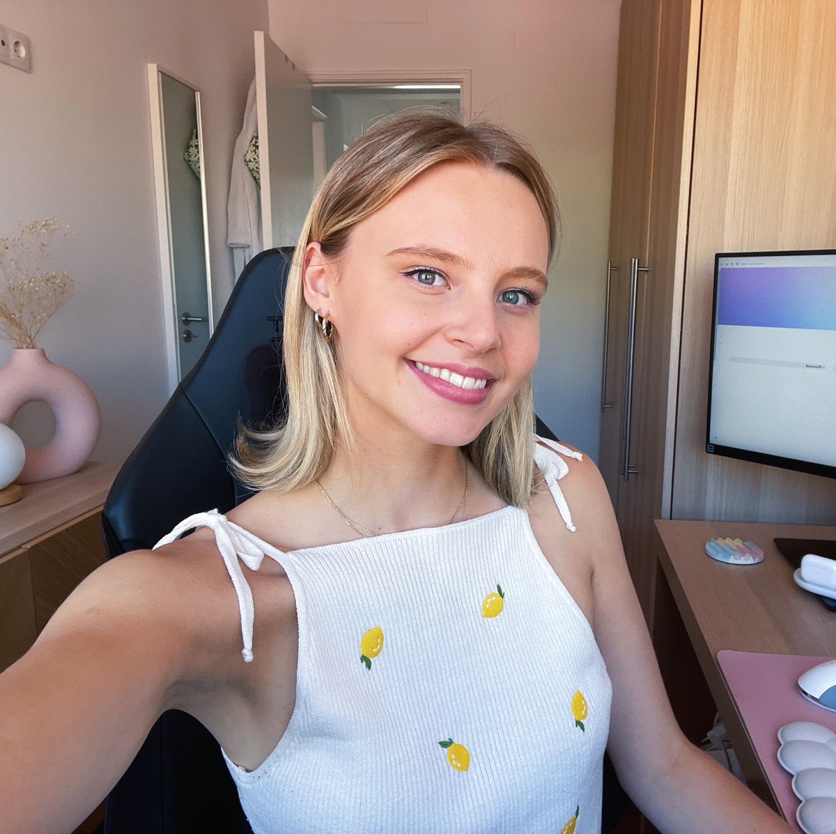 hiemmanicole's tweet photo. woke up to some exciting news... I have been NOMINATED FOR GAMING CREATOR OF THE YEAR!!! Its truly so crazy to even be nominated. Thank you thank you thank you if you send a vote my way, I am forever grateful!
VOTE HERE: https://t.co/yogjq2xhus
#bCreator #bCreatorAwards https://t.co/I52oYYs41w