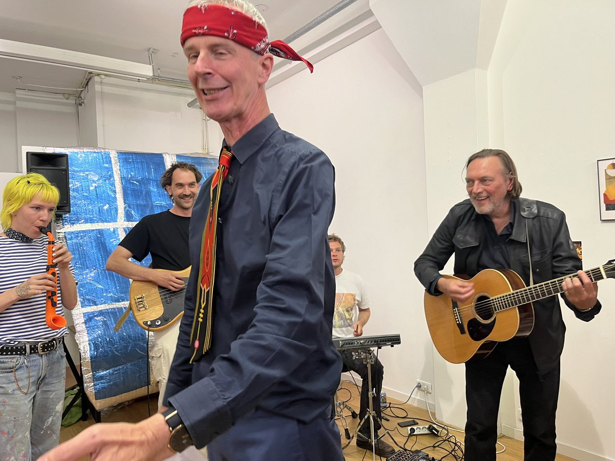 bobrusche's tweet photo. Een heerlijk chaotische avond Van Punk tot Ultra ter permanente afsluiting van het befaamde label Plurex, ooit van Boudisque. Met de hoogtepunten @_BIGHARE en natuurlijk Minny Pops met de grote roerganger Wally van Middendorp. In Losdok in het mooie Amsterdam. https://t.co/H31pu2zv0c