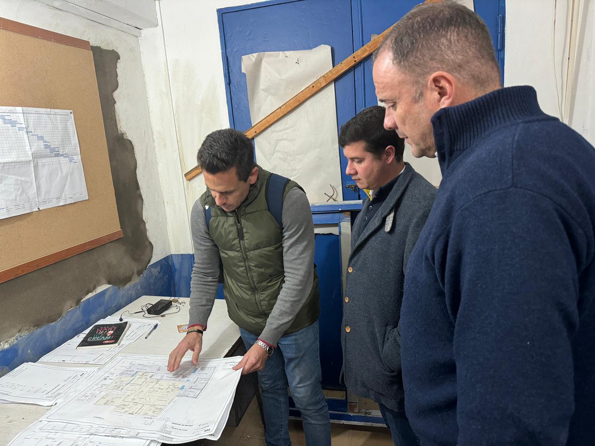 ASSEcomunica's tweet photo. El Presidente (i) de #ASSE, Néstor Graña, recorrió las obras de las nuevas Salas de Internación y del CTI en el Hospital de #Artigas, que se inaugurarán este año
@NestorGraa1
#AsseEnMarcha https://t.co/7FHLX8aiUL