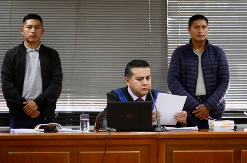 EcEnDirecto's tweet photo. #ATENCIÓN
Se procede con la audiencia de procedimiento abreviado para #HeliveAngulo, acusado de delincuencia organizada en el #CasoMetástasis. Angulo fungía como administrador de los bienes y asesor legal de #LeandroNorero, narcotraficante implicado en el caso. https://t.co/x6j6eqyyhT